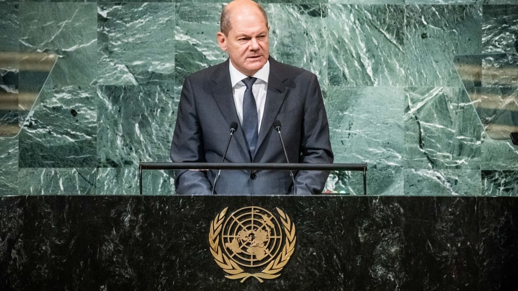 Bundeskanzler Olaf Scholz spricht vor den Delegierten in der UN-Generaldebatte.