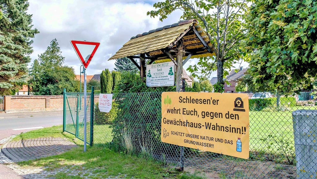 Die Plakate gegen die Gewächshäuser in Schleesen sind nun nicht mehr nötig.