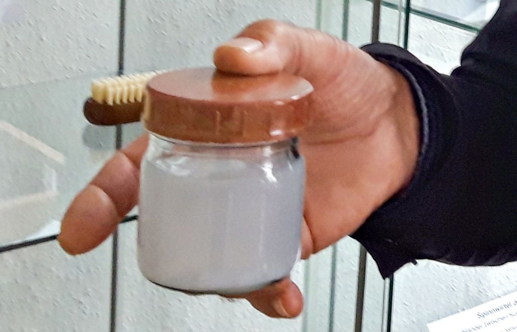In dieses Marmeladenglas soll das Badewasser von Leinwandstar Gérard Philipe vor 66 Jahren abgefüllt worden sein.