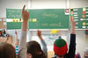 Grundschüler im Unterricht: Einige Grundschulen in Sachsen-Anhalt können die verlässlichen Öffnungszeiten kaum noch durchgehend gewährleisten.