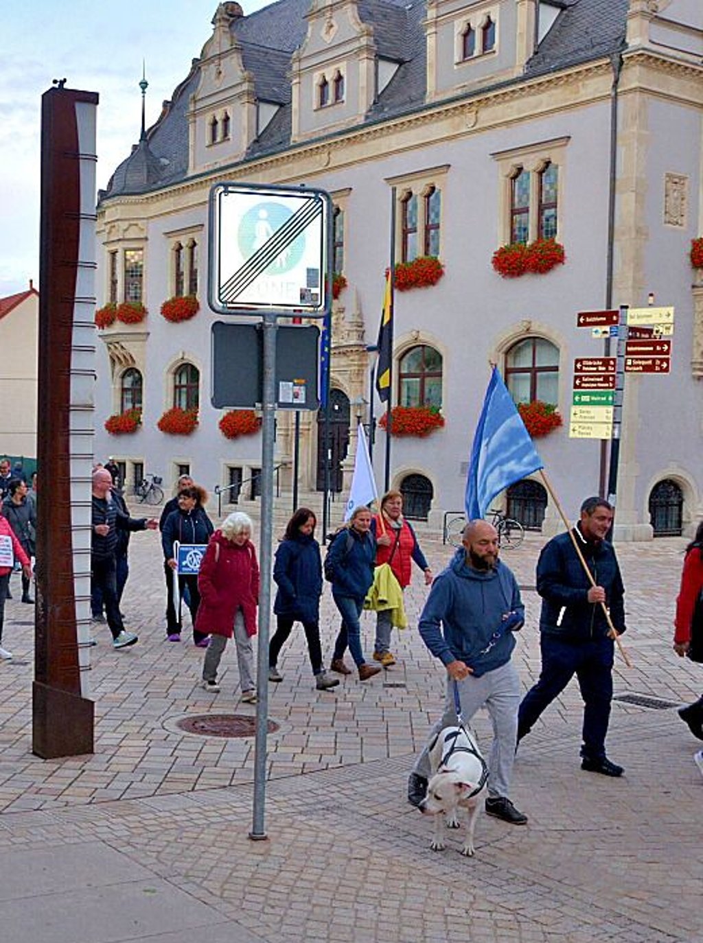 300 Demonstranten zählte die Polizei am Montag.