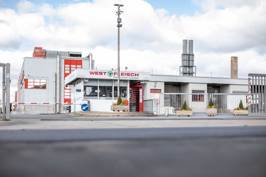 „Westfleisch - Fleischcenter Coesfeld“ am Gebäude des Konzerns.