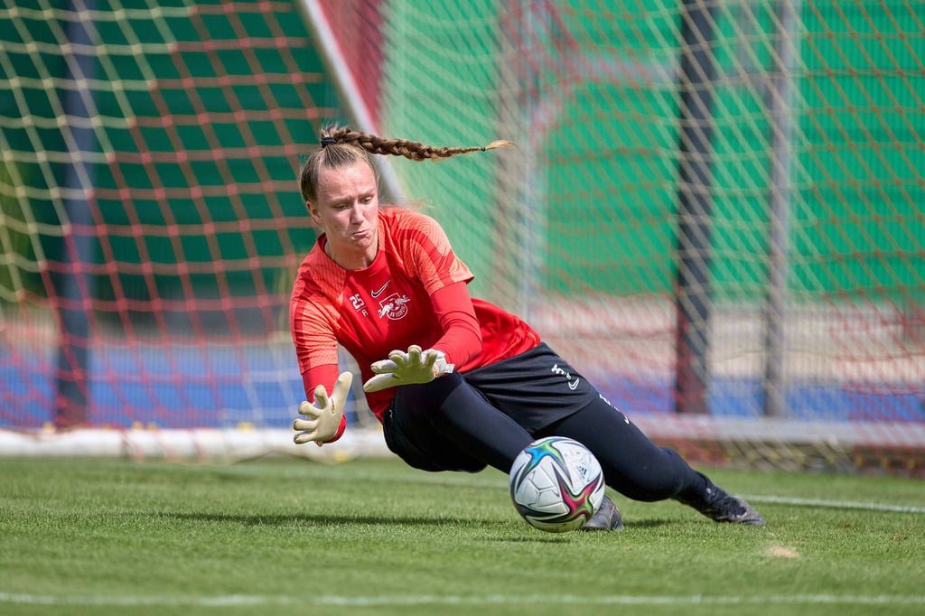 Torhüterin Eve Boettcher gehört zum Zweitliga-Kader der Frauenmannschaft von RB Leipzig.