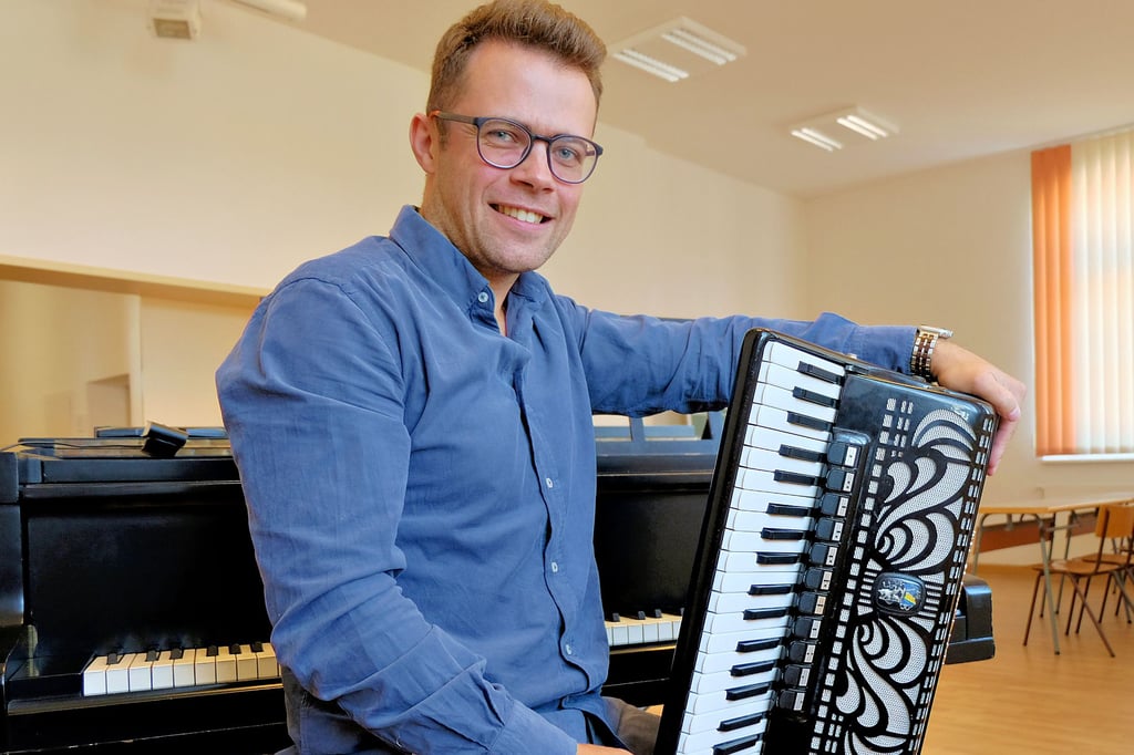 Der Leiter der Jessener Musikschule, Victor Bolgov, hat keine Angst, in große Fußstapfen zu treten.