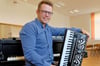Der Leiter der Jessener Musikschule, Victor Bolgov, hat keine Angst,  in große Fußstapfen zu treten. 