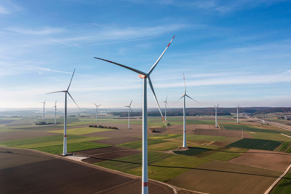 Entsteht ein Windpark wie dieser vor Halberstadts Toren? Investoren bieten derzeit Grundstücksbesitzern Pachtverträge an.