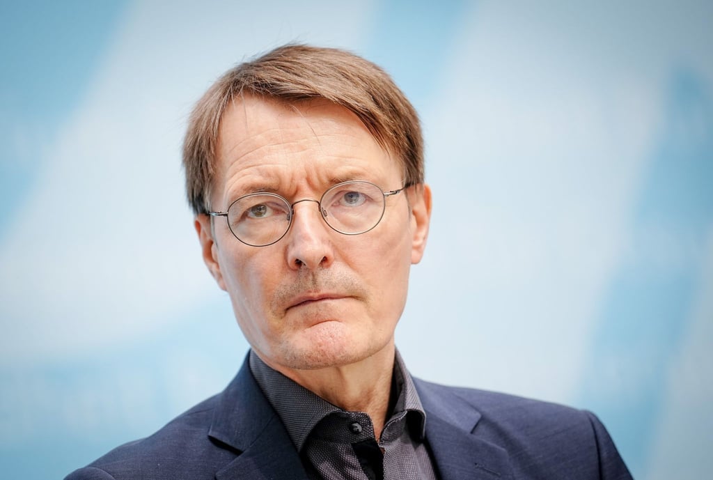 Der Gesundheitsminister will mit den verschärften Corona-Regeln auch einen „Beitrag zur Stabilität“ in einer „krisenhaften Situation“ leisten.