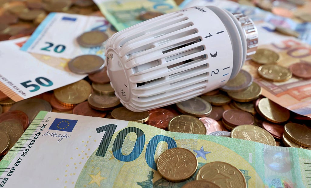 Heizen wird teuer. Die Stadtwerke Schönebeck müssen die Preise für Gas zum 1. Oktober um weitere 47 Prozent anheben. Schon im Juni wurde der Preis um 70 Prozent erhöht. Strom kostet rund 80 Prozent mehr. In Staßfurt sind die Zahlen noch nicht so klar.