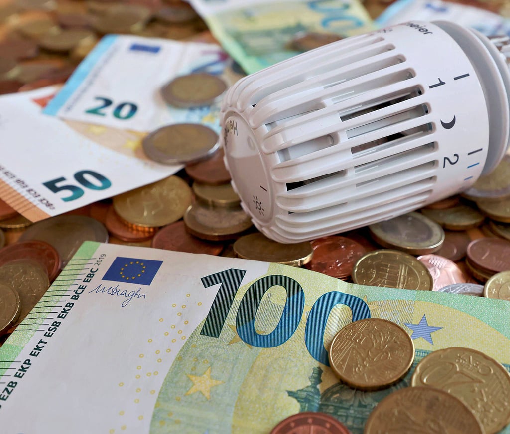 Das Aufdrehen der Heizung wird teuer. Die Stadtwerke Schönebeck müssen die Preise für Gas zum 1. Oktober um weitere 47 Prozent anheben. Schon im Juni wurde der Preis um 70 Prozent erhöht. Strom kostet rund 80 Prozent mehr.
