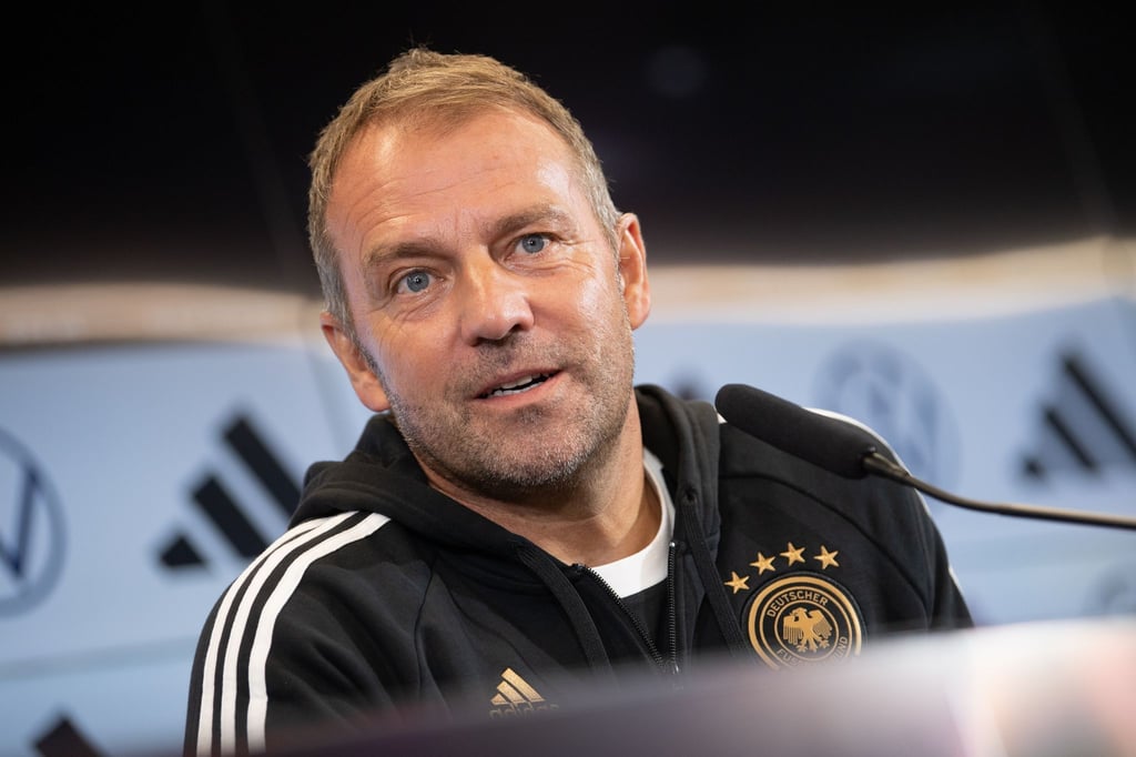 Bundestrainer Hansi Flick spricht auf der Abschlusspressekonferenz am DFB-Campus.