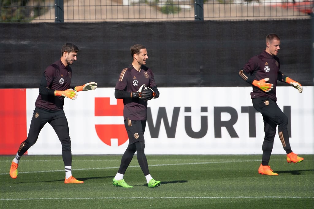 Die Torhüter Kevin Trapp, Oliver Baumann und Marc-André ter Stegen (l-r) beim Training der deutschen Fußball-Nationalmannschaft.