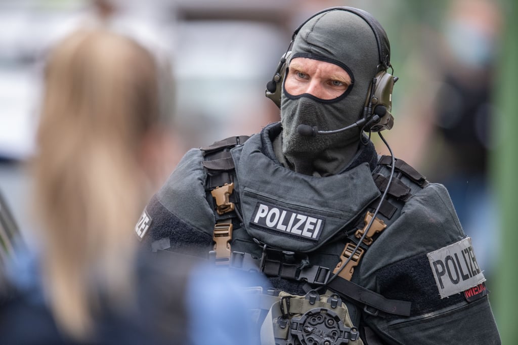 Wenn Polizisten gegen Recht und Gesetz verstoßen, bleibt das oft ungeahndet. Sachsen-Anhalt schafft daher jetzt die Stelle eines Polizeibeauftragten.