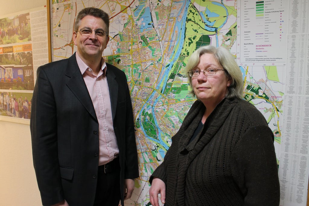 Ute Simon ist die Vorsitzende des Verbandes der Gartenfreunde Magdeburg, hier mit ihrem Stellvertreter Bernd Ruth.