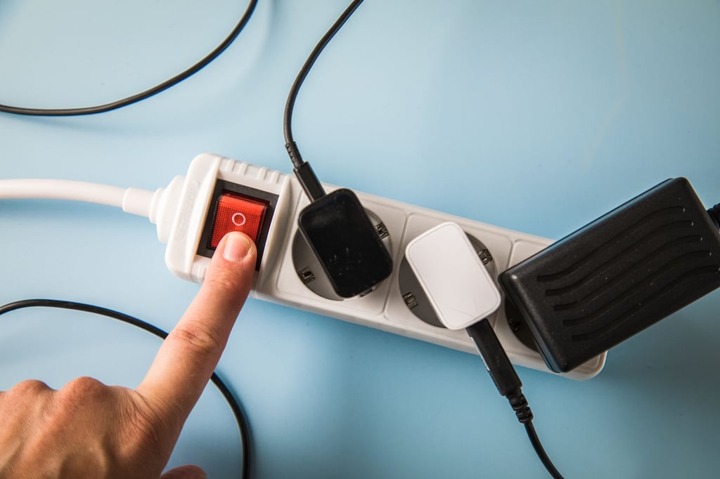 Der Kippschalter spart Energie, denn so wird der Stand-by-Verbruach reduziert. Das kann 100 Euro im Jahr Ersparnis bringen.