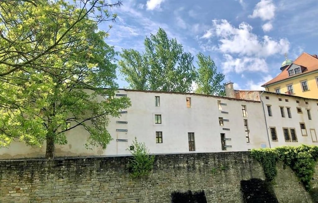 Die nach dem Einsturz erhaltenen Teile des Marstalls sollen in den geplanten zehn Millionen Euro teuren Neubau mit einbezogen werden.