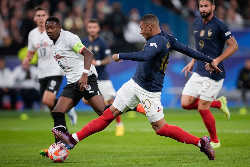 Die Franzosen um Kylian Mbappé (M.) setzten sich gegen Österreich durch.