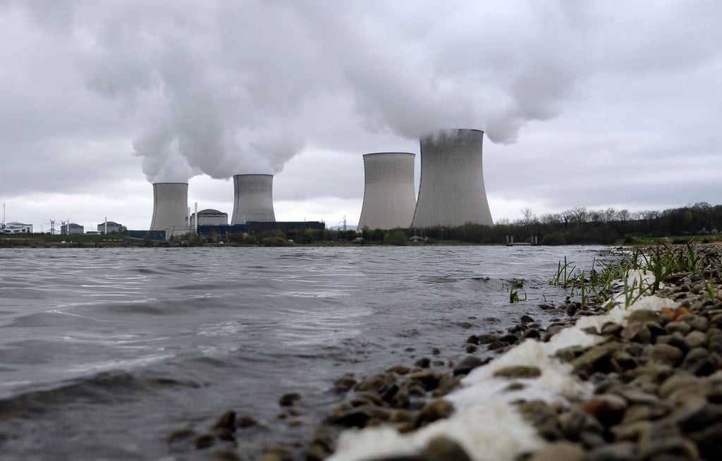 Im Atomland Frankreich stehen so viele Kraftwerke still, dass die Stromflaute auch in Berlin mit Sorge verfolgt wird.