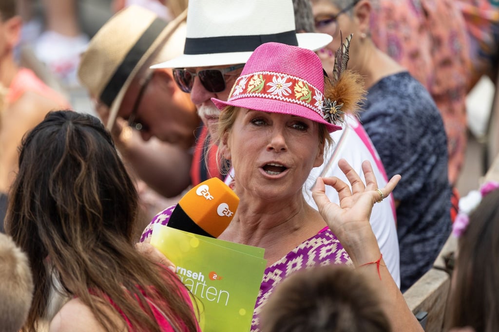 Moderatorin Andrea Kiewel während der Live-Sendung „ZDF-Fernsehgarten“ unter dem Partymotto „Mallorca vs. Oktoberfest“.