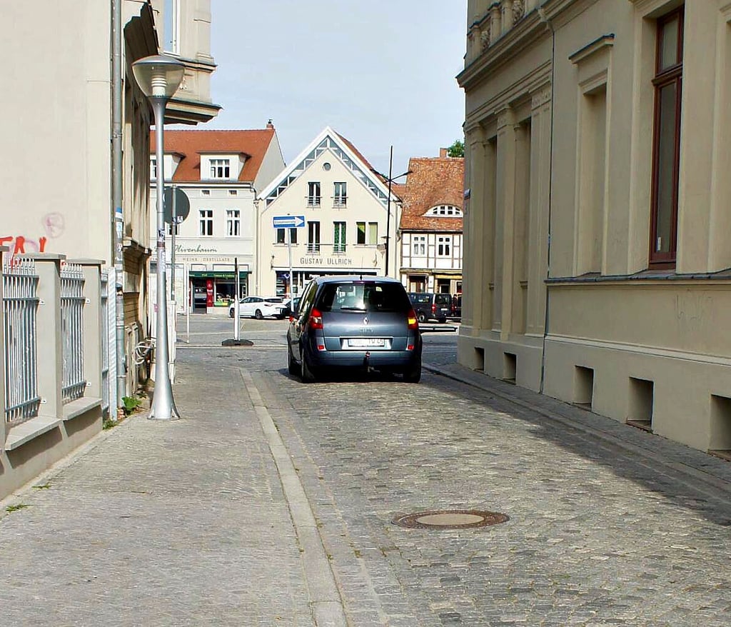 Die kleine Hallstraße in Stendal wird für den motorisierten Verkehr zur Sackgasse.