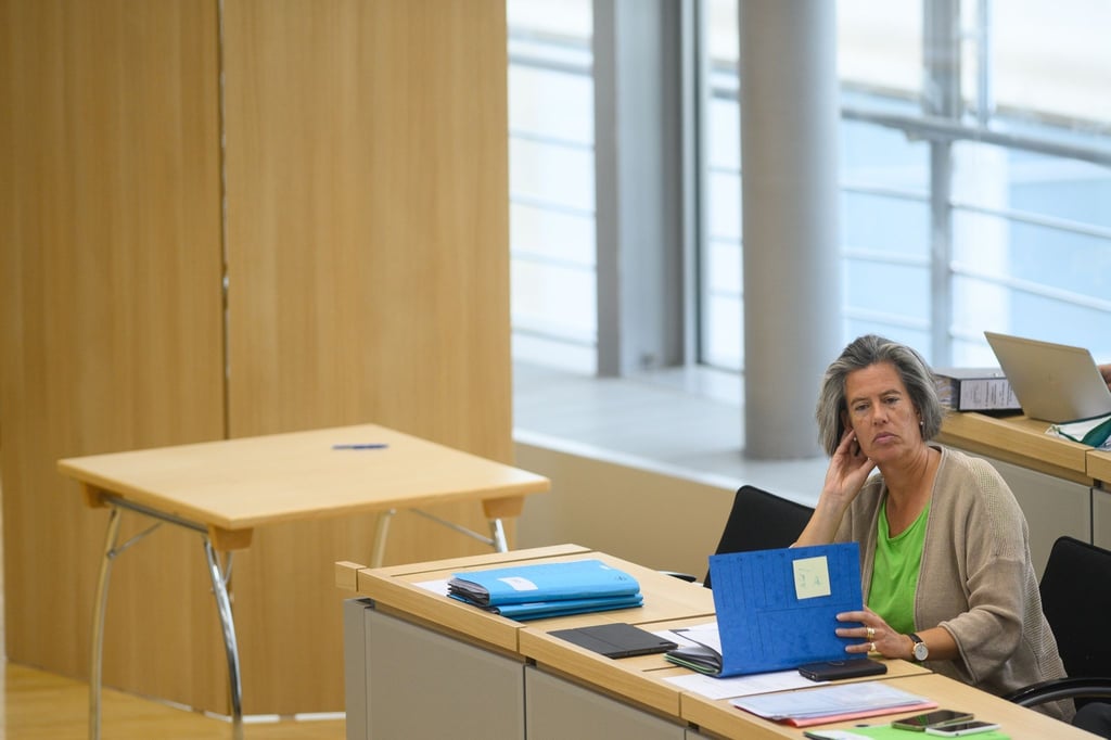 Tamara Zieschang (CDU), Ministerin für Inneres in Sachsen-Anhalt sitzt im Plenarsaal.