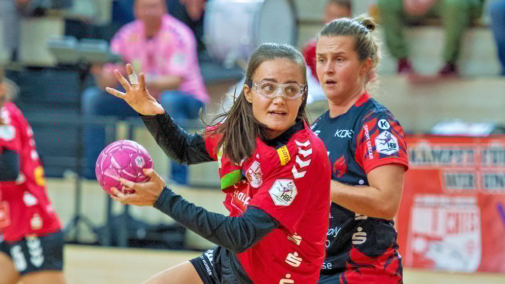 Edita Nukovic spielt jetzt mit einer Plastikbrille für die Wildcats.