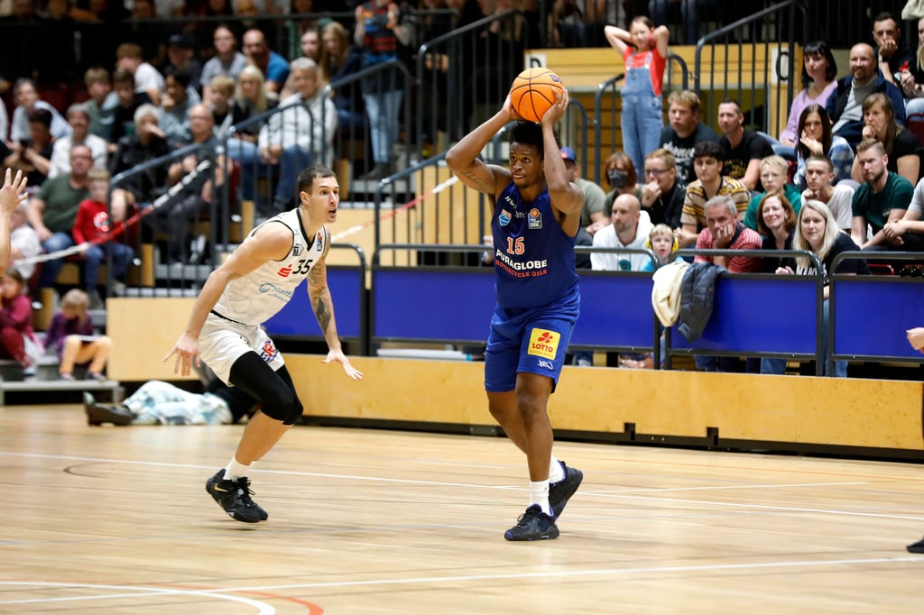 MBC-Profi Stephon Jelks (am Ball) fällt am Freitag und Samstag aus.