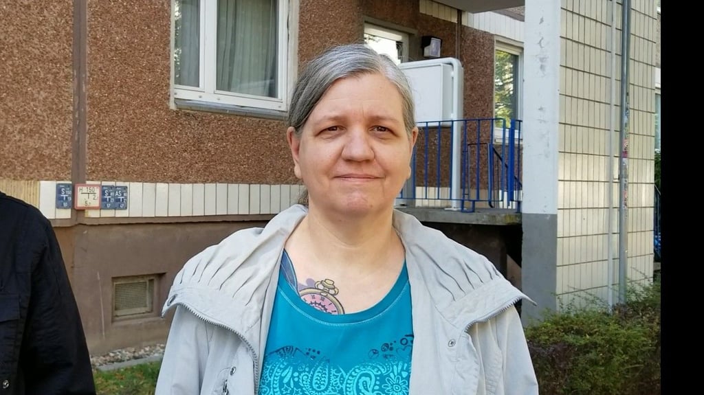 Regine Rüleke aus der Neuen Neustadt wohnt mit ihrem Sohn seit Jahren in Neustadt. Am meisten stört sie vor allem der viele Müll, der achtlos überall abgeladen wird.