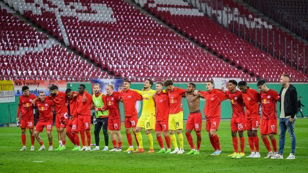 Nach dem Pokalspiel gegen Ottensen feierte die Mannschaft.