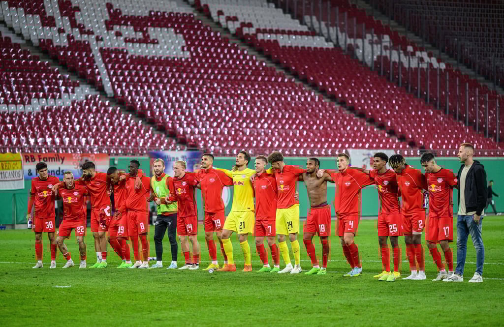 Nach dem Pokalspiel gegen Ottensen feierte die Mannschaft.