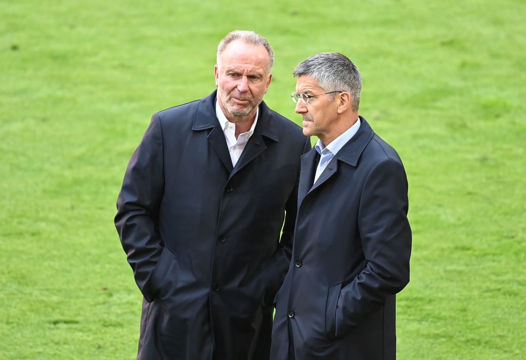 Karl-Heinz Rummenigge (l) und Herbert Hainer im Gespräch.