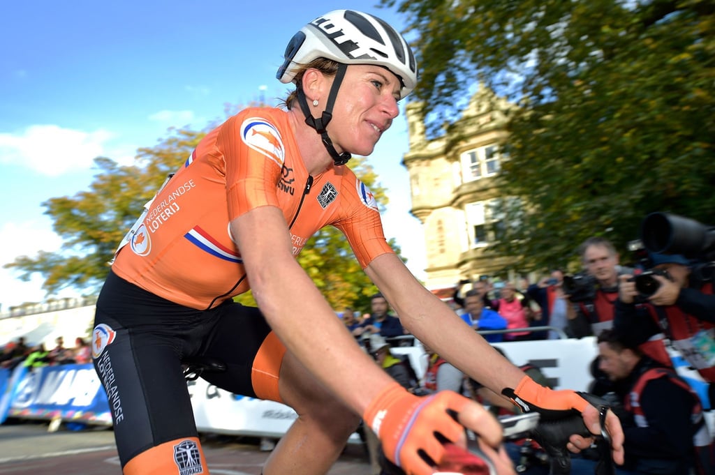Annemiek van Vleuten hat sich den Ellenbogen gebrochen.