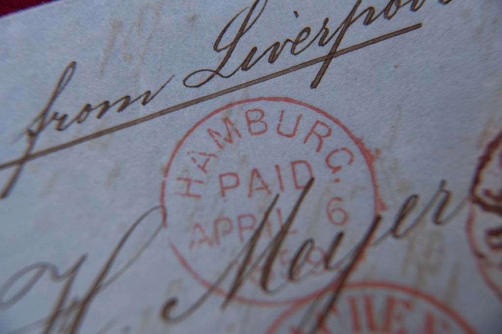 Das Startgebot für den Brief, der mit der größten bekannten Anzahl von 9-Schilling-Briefmarken aus dem Jahr 1859 versehen ist, lag bei 60.000 Euro.