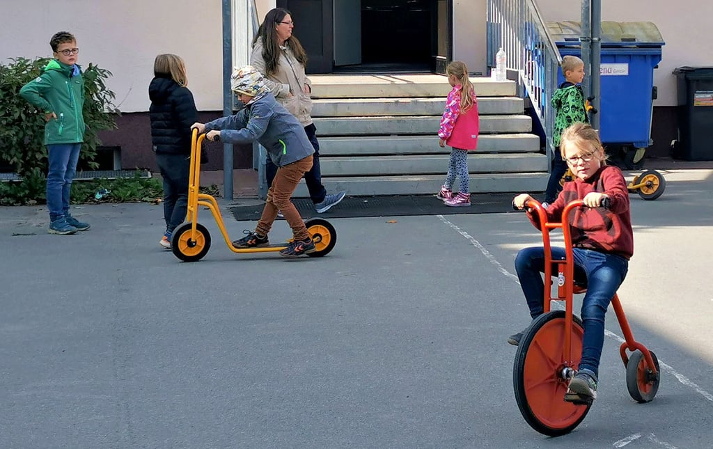 In der Kuseyer Grundschule wurden in den Sommerferien Brandschutzmaßnahmen ohne Wissen des Stadtrates getätigt. Warum das Gremium nicht informiert wurde, lässt der Bürgermeister bis heute unbeantwortet. 55 000 Euro soll die Investition der Stadt kosten.