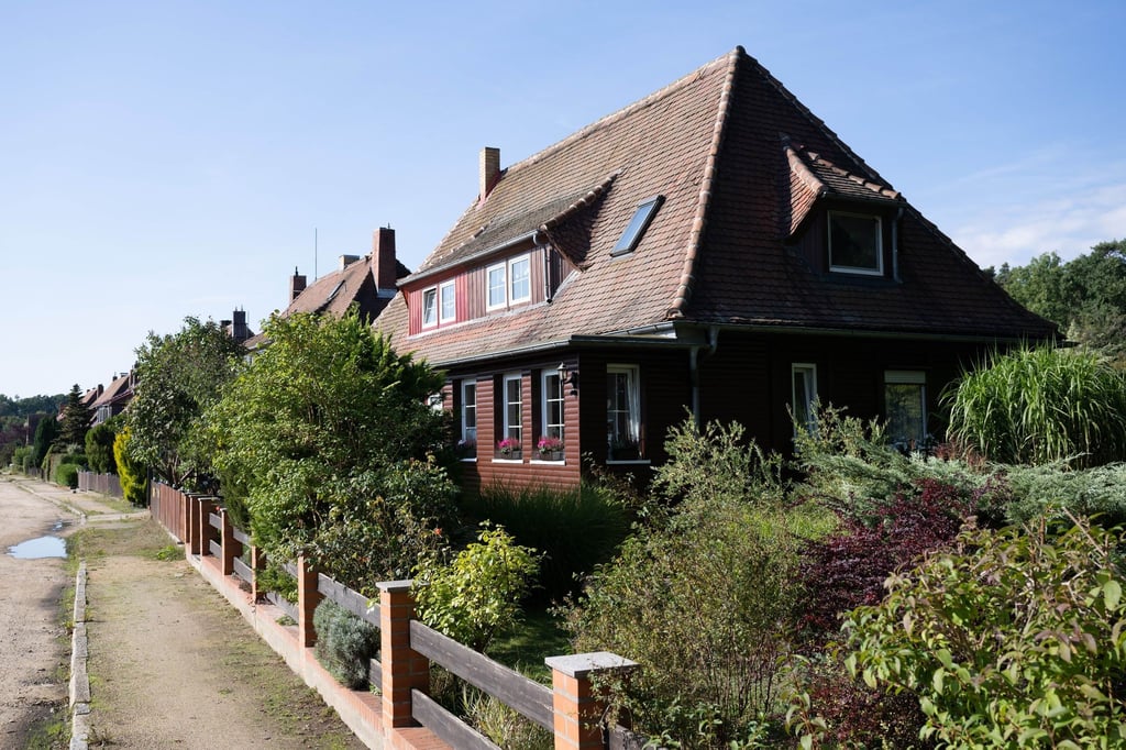 Wohnhäuser aus Holz in der Siedlung Goethestraße.