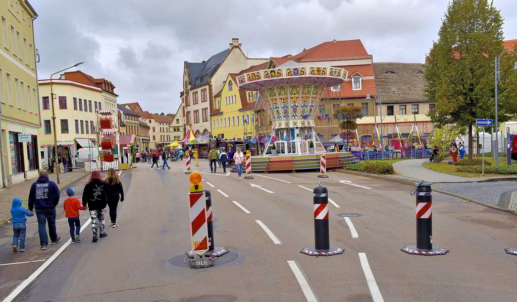 Der Plan, wo in diesem Jahr der historische Jahrmarkt stattfand, war mit mobilen Pollern abgesperrt.