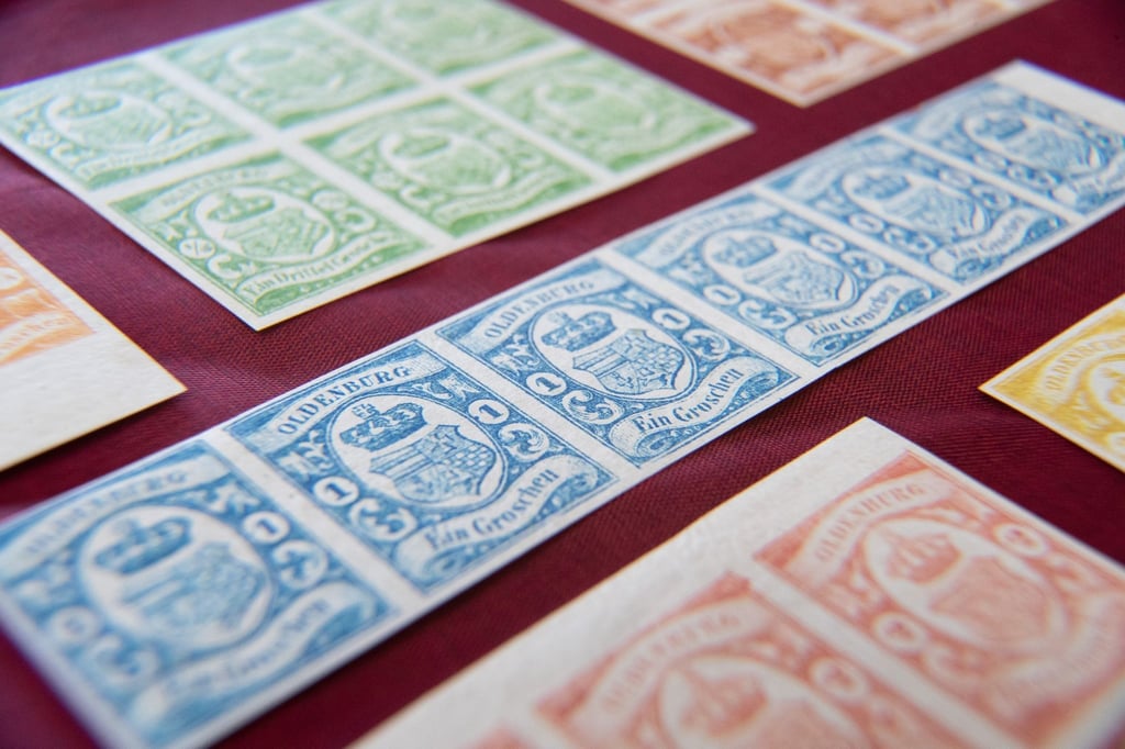 Briefmarken, bekannt als „Die Supereinheiten“ aus dem Sammelgebiet Oldenburg, liegen im Heinrich Köhler Auktionshaus.