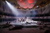 Darstellerinnen und Darsteller spielen während der Fotoprobe vor Premiere von Luigi Nonos "Intolleranza 1960" in der Komische Oper.