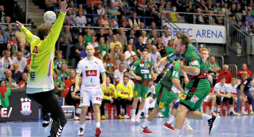 SCM-Kapitän Christian O’Sullivan legt hier seine ganze Wucht in den Wurf und trifft zum zwischenzeitlichen 16:11.