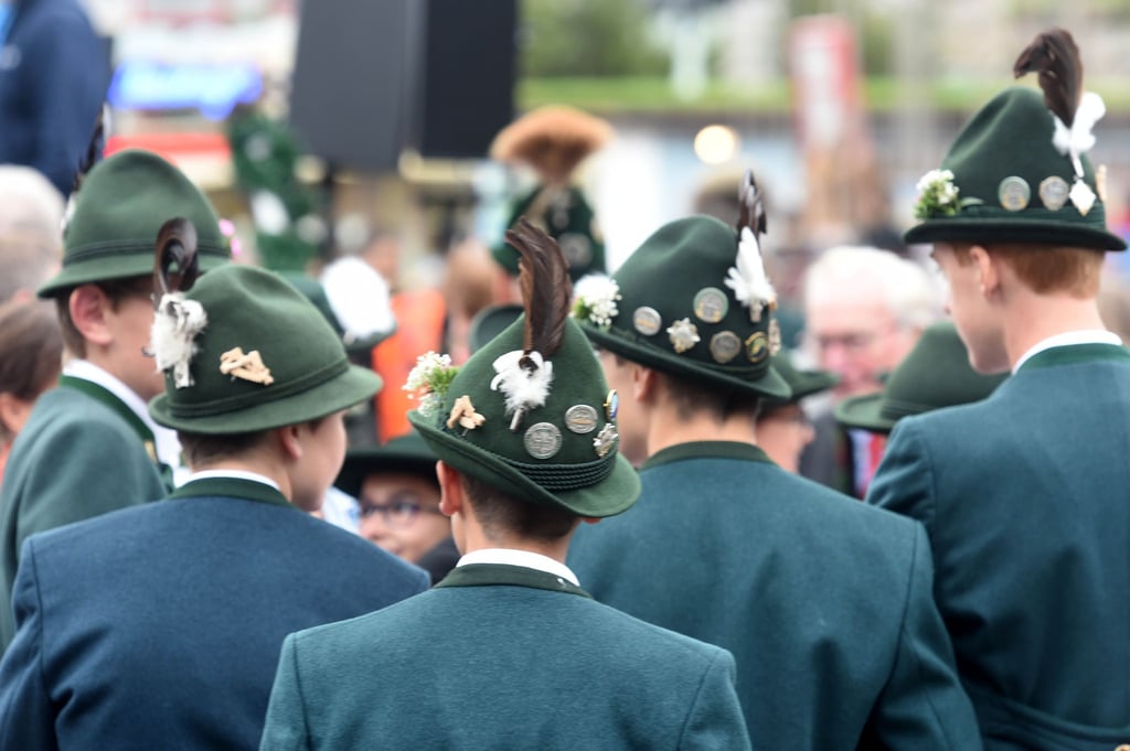 Die Vorfreude war groß auf das erste Oktoberfest nach der Pandemie - doch trübes Wetter belastet bislang das Geschäft von Zeltbesitzern und Schaustellern.