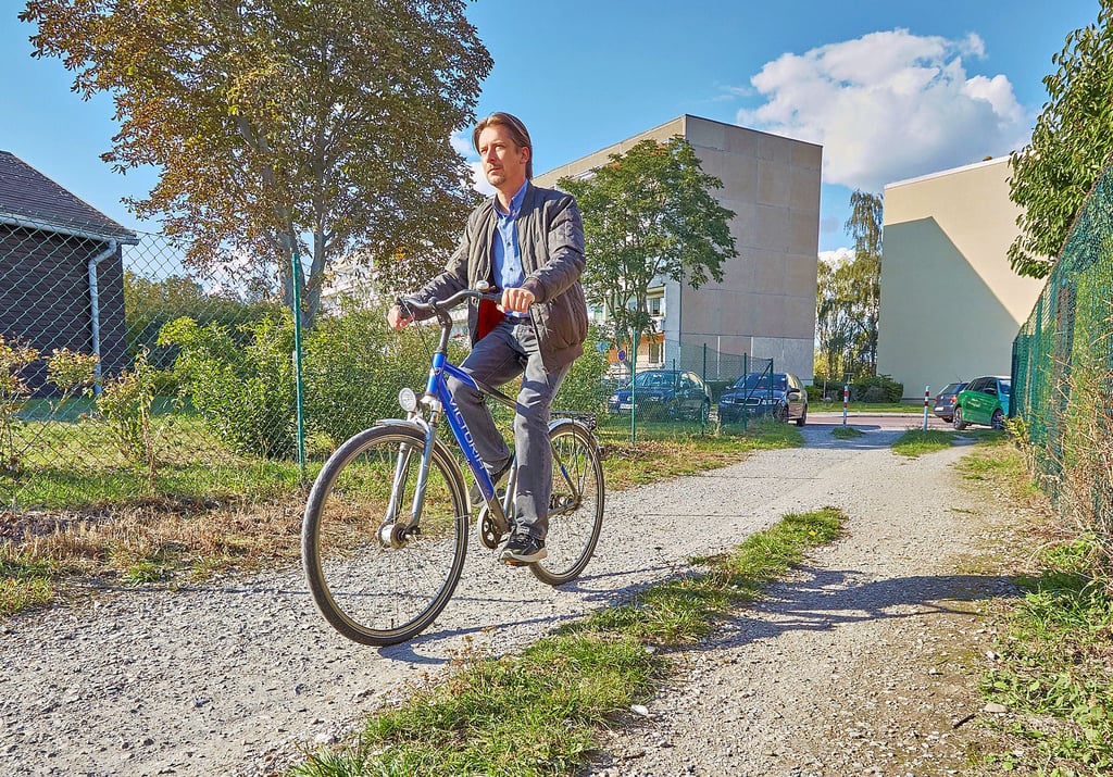 Der Schotterweg zwischen Semmelweisstraße und Bernburger Pep-Markt erhält im kommenden Jahr eine Asphalttragschicht.