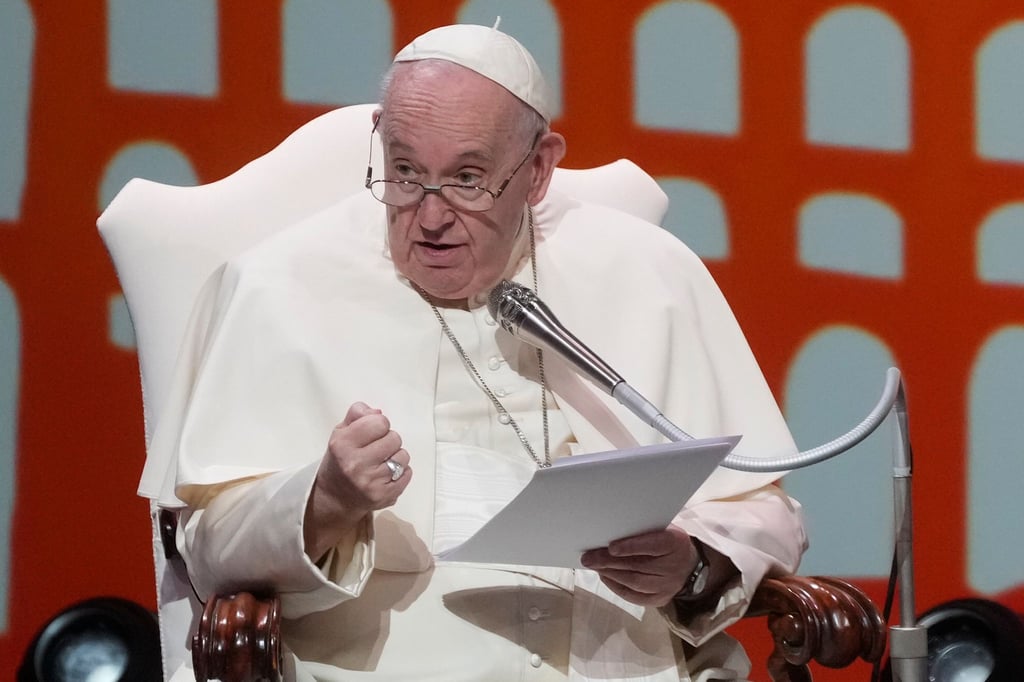 Papst Franziskus überbringt seine Botschaft während der Diskussionsveranstaltung „Economy of Francesco“. Bei der Veranstaltung trifft Papst Franziskus junge Unternehmer für eine integrativere und menschlichere Wirtschaft.