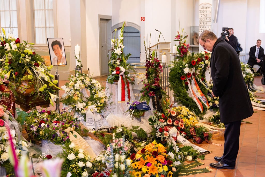 Bodo Ramelow (Linke), Thüringens Ministerpräsident, nimmt beim Trauergottesdienst in der St. Jakobuskirche Abschied von Dagmar Schipanski, die am 7.September 2022 verstorben ist.