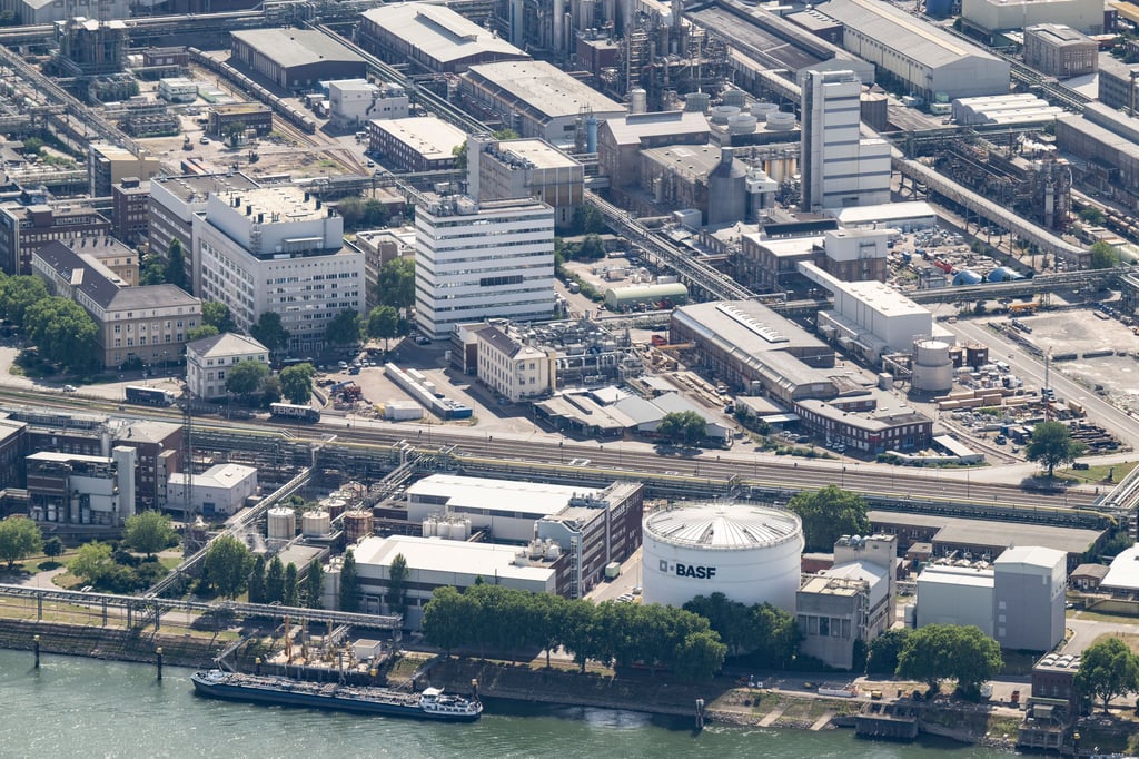 Das BASF-Unternehmensgelände in Ludwigshafen. Hier wird Ammoniak, ein Ausgangsstoff unter anderem von AdBlue, verwendet. Bis vor kurzen war der Chemiekonzern auch in Sachsen-Anhalt tätig.