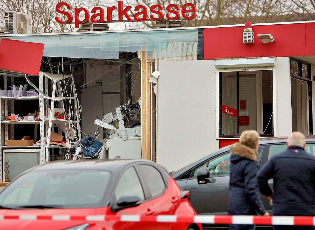 Der völlig zerstörte Container der Sparkasse in Wasserleben. Bei der Explosion am 7. Dezember vergangenen Jahres entstand ein Sachschaden von 140 000 Euro.