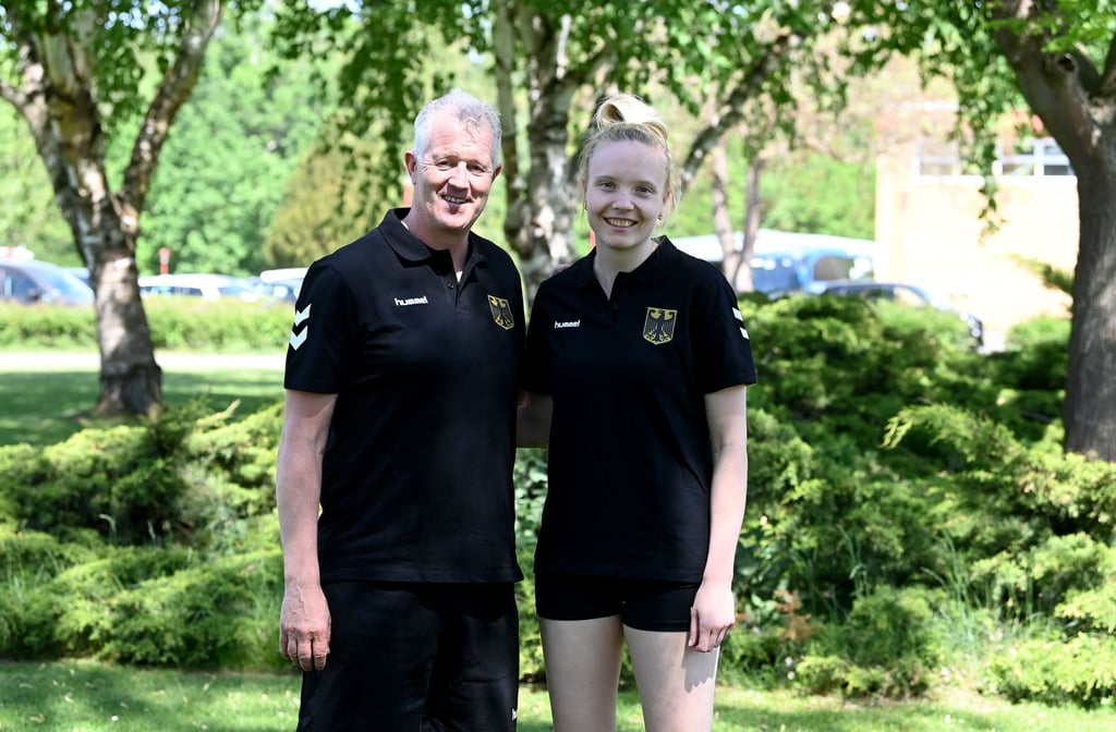 Bundestrainer Vital Heynen und Kapitänin Jennifer Janiska.