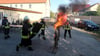 Eine „brennende Person“ stand im Mittelpunkt bei einer der letzen Ausbildungen für die Aktiven in Warnau.  