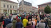 Zu einer Demonstration der AfD auf dem Stendaler Marktplatz waren am Montagabend mehrere Hundert Menschen gekommen. Sie protestierten gegen den Russland-Politik der Bundesregierung und die hohen Energiekosten.