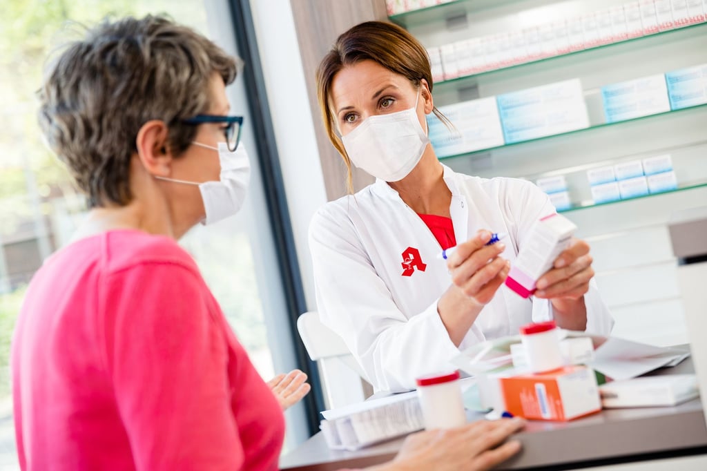 Auch in Sachsen-Anhalt geben immer mehr Apotheken auf - vor allem auf dem flachen Land scheint die Versorgung in Gefahr.