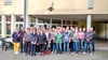 Die Schülerinnen und Schüler des Jahrgangs 1967 der Johann-Heinrich-Pestalozzi-Schule aus Zschornewitz kamen  im Platanenhof zum Klassentreffen zusammen.