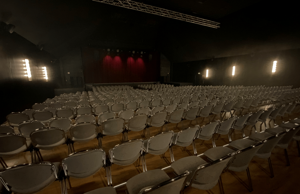 Im Saal des Alten Theaters in Magdeburg fanden in der Vergangenheit auch zahlreiche Partys statt. Damit ist jetzt vorerst Schluss. Das Haus bleibt aber weiterhin ein Ort für kulturelle und private Veranstaltungen.
